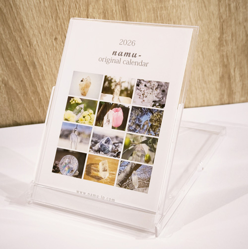 ナ・ムーオリジナルカレンダー2026（卓上タイプ）