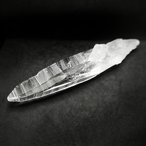 レーザークリスタル